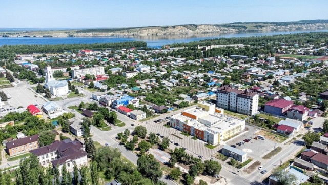 В Саратовской области провели праздник в честь новой асфальтированной дороги