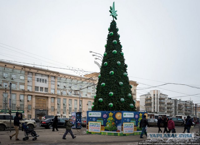 Москва спонсирует Парижу Елку!