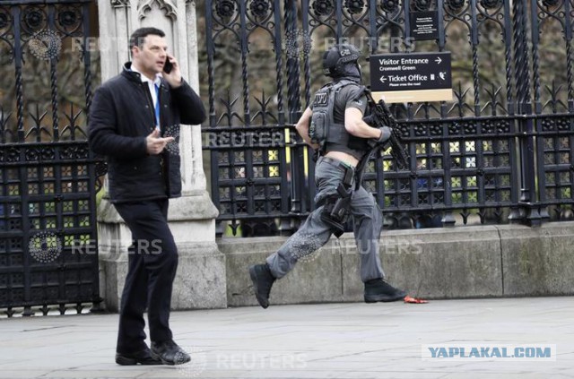 У британского парламента произошла стрельба