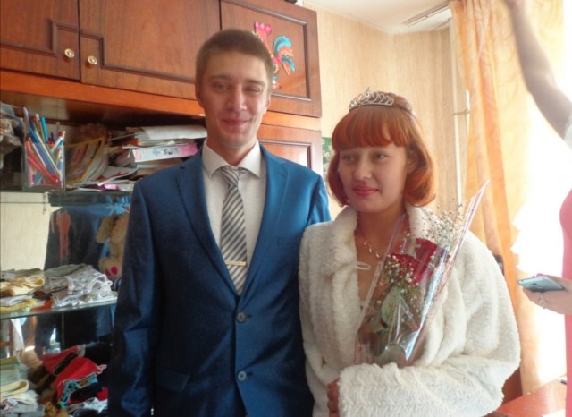 А эта свадьба, свадьба, свадьба пела и плясала