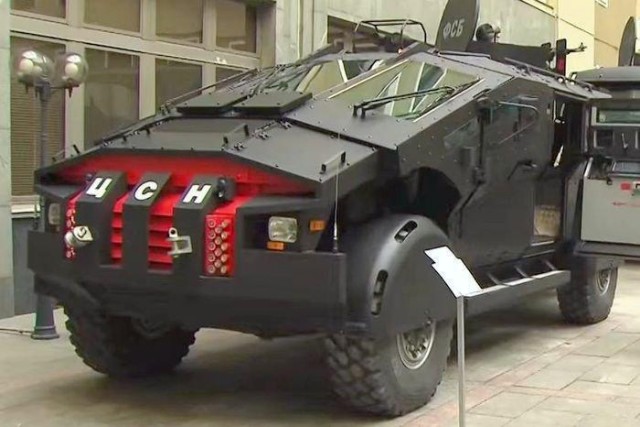 Житель Дагестана обнаружил в своем дворе древние кувшины и скелеты
