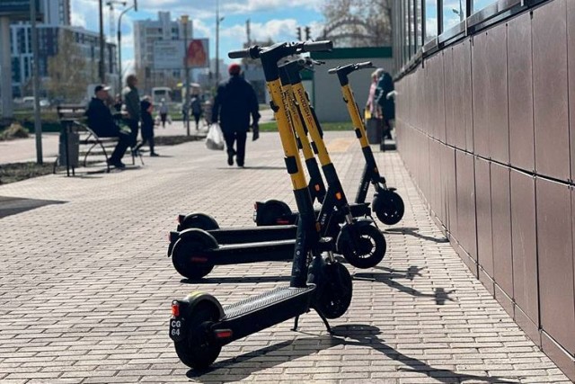 Омский суд обязал Whoosh выплатить 350 тыс. рублей ущерба за наезд самокатчика на ребенка