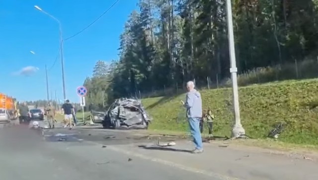 Фура врезалась в группу велосипедистов и сопровождающую машину на трассе Скандинавия