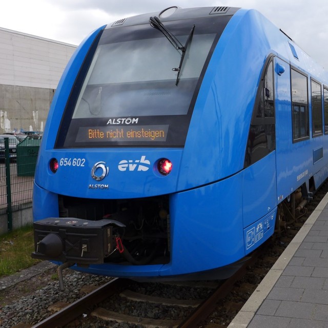 Встретились как-то тепловоз, паровоз и...⁠⁠