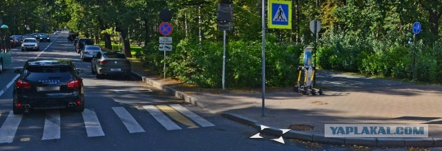 Велосипедист попал в реанимацию после того, как перед ним открылась дверь «Мерседеса»