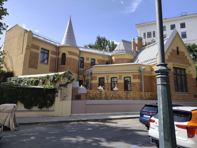 Шляюсь по Москве (задворки Тверской).