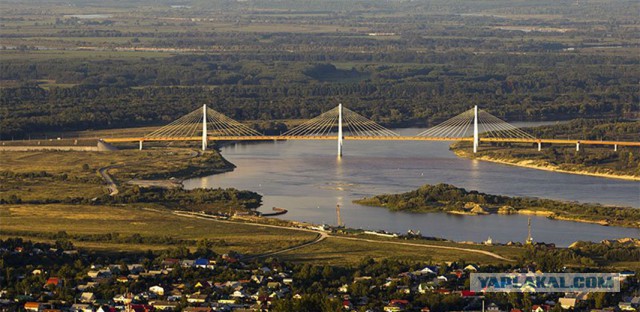 Гигантский подвесной мост в Китае