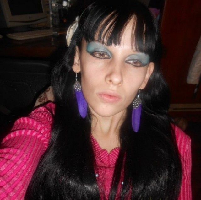 Они не смогли вовремя остановиться и всё продолжали и продолжали наносить макияж