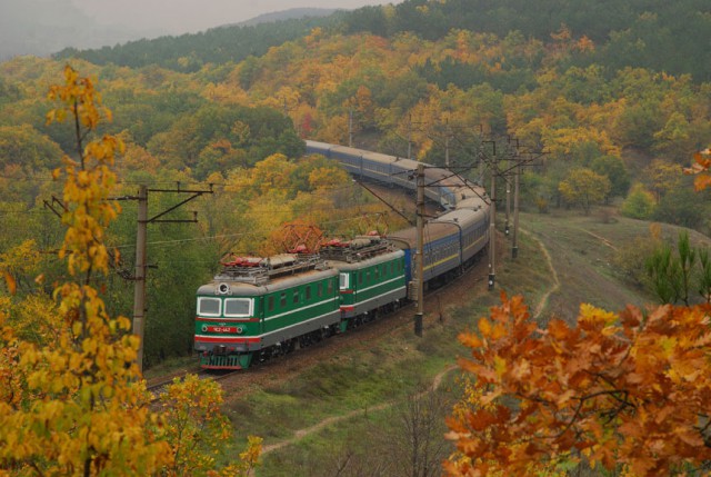 Осенние поезда и железная дорога