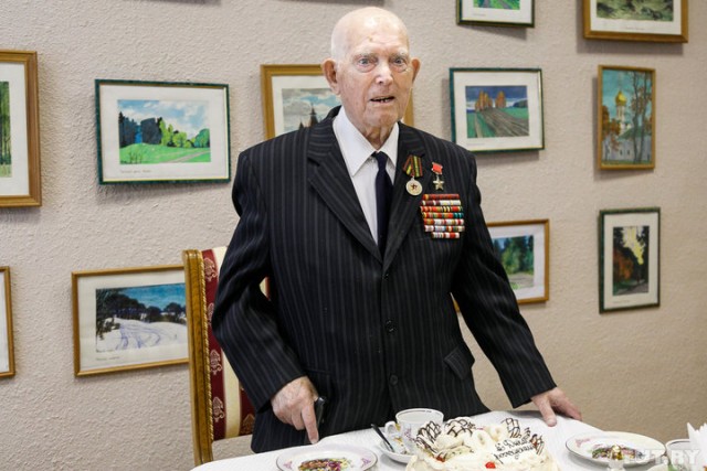 «Будем жить!» Герою СССР Василию Мичурину исполнилось 103 года.