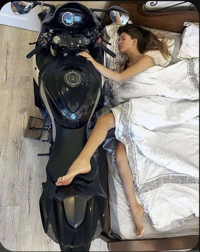 Мотодевушки.
