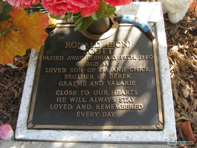 Могила Бона Скотта