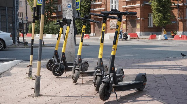 Сервисы кикшеринга приостановили работу в Перми из-за требований властей к парковке