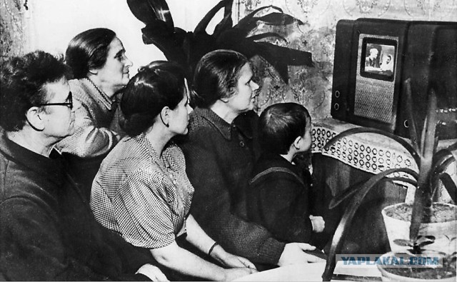 "Ура ! За нашу советскую Родину!" и "Ура! За 200000 рублей!" - это не одно и тоже, как бы буржуи не пытались это прировнять.
