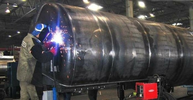 Пакистан: Производство нефтяных резервуаров