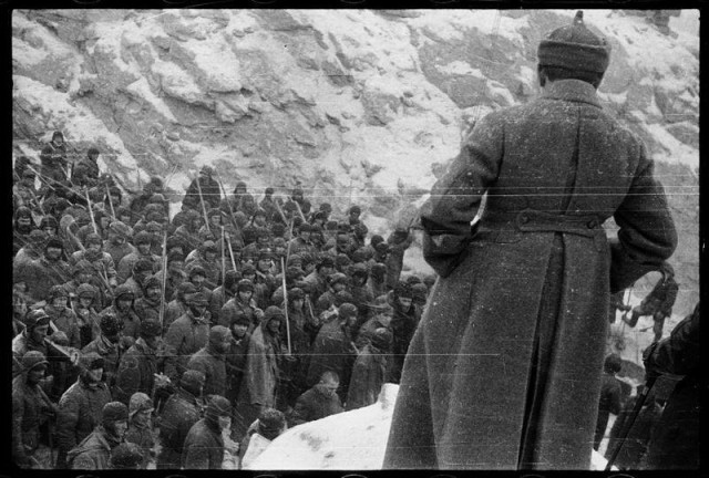 Интересно, в какой момент Виссарионыч понял, что это блядство пора прекращать.