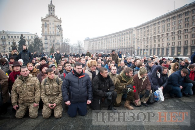 Зеленский обязал украинских водителей останавливаться во время минуты молчания