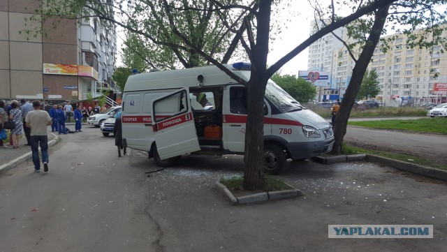В Челябинске полицейский открыл стрельбу по хулигану, разгромившему «скорую»