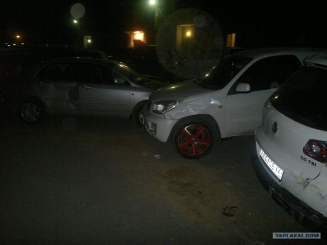 Пьяный бульдозерист снес 7 автомобилей...