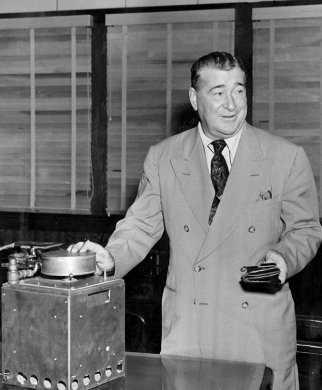 Как лодка контрабандистов стала лучшим десантным судном Второй Мировой войны