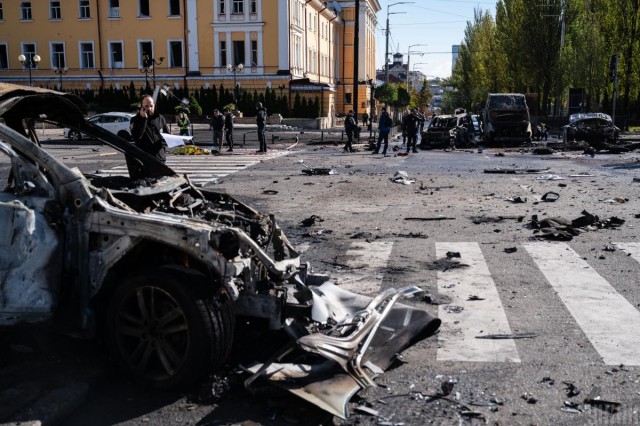 «У каждой парадной по два сотрудника». Петербуржцы сообщают об облавах на резервистов
