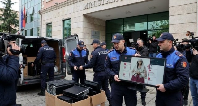 Первого в мире ИИ-министра арестовали за взятку