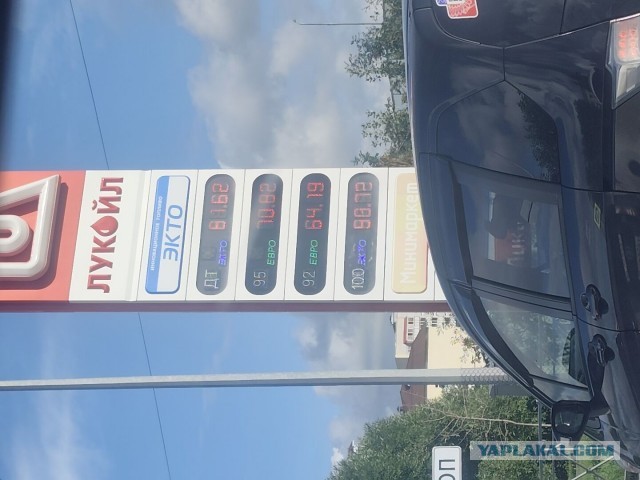 Российские автомобилисты массово ездят в Казахстан за дешевым бензином: АИ-98=53 рубля, АИ-95=46 рублей, АИ-92=35 рублей