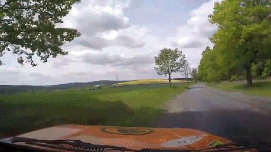 Эффектные кадры с отвалившейся камеры раллийного авто