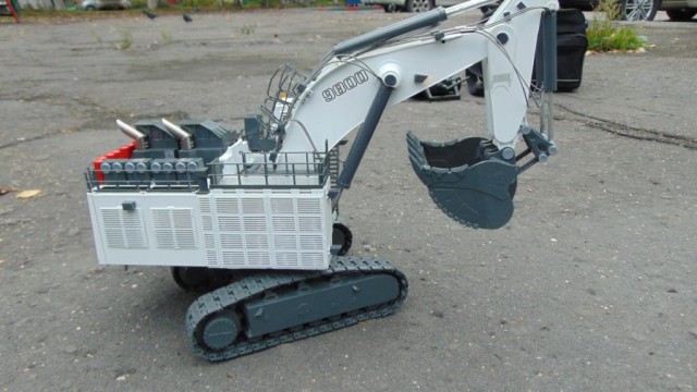 LIEBHERR R9800 Радиоуправляемая дилерская модель экскаватора в 50 масштабе