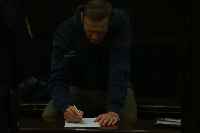 ФСИН просит суд отменить условное наказание Навальному и назначить ему 3 года 6 месяцев колонии, а также штраф в 500 000 рублей