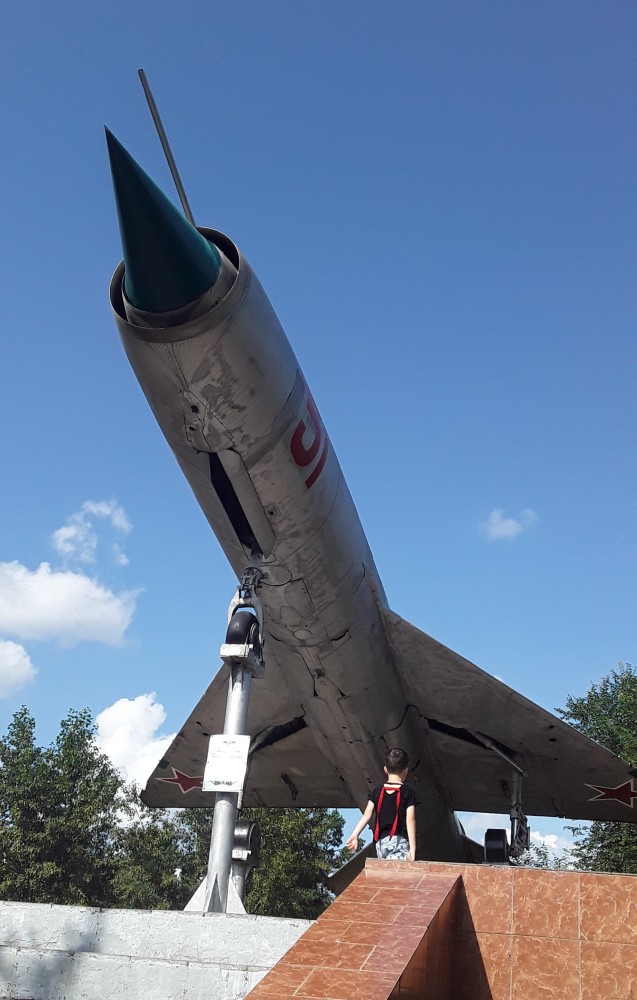 Советские монументы и уличные памятники