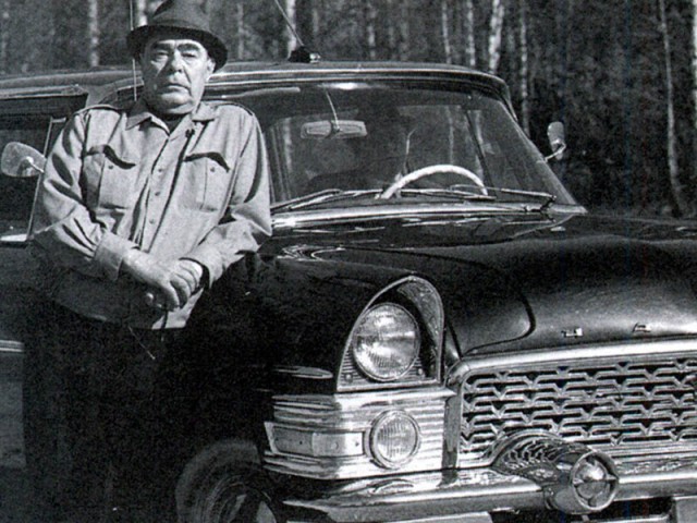 Рядом с Брежневым