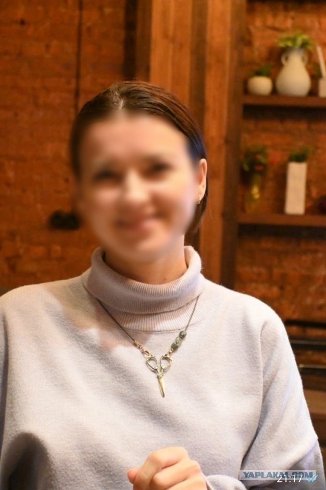 Подвеска для девушки парикмахера