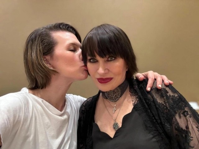 Милла Йовович на дне рождения своей мамы Галины Логиновой