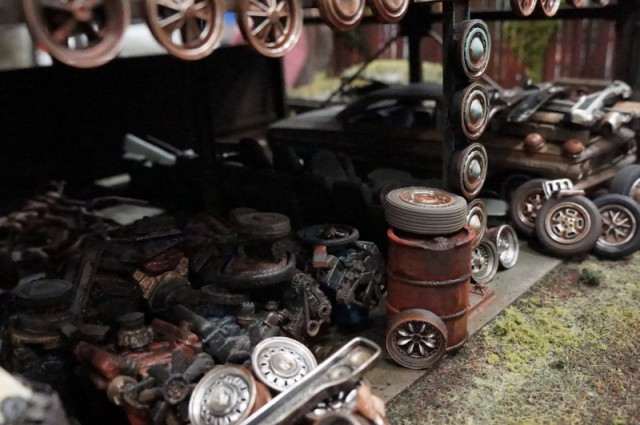 Диорама Garage Ford Thunderbird Convertible 1955 в гараже