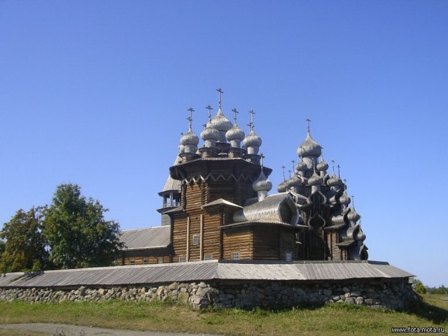 Церкви.