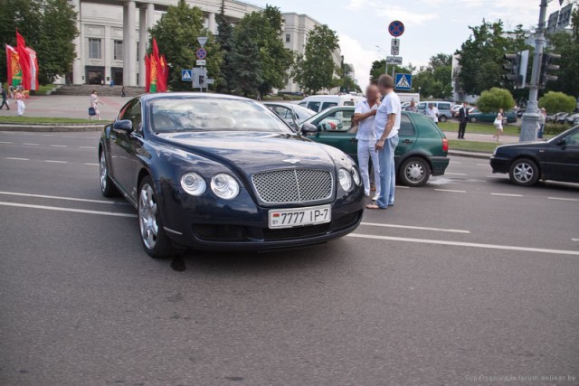 Гольф Vs Бентли (3 фото)