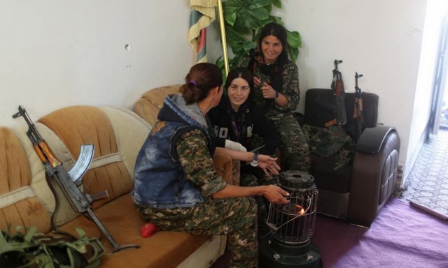 Курдские дамочки. Хотели бы к ним?