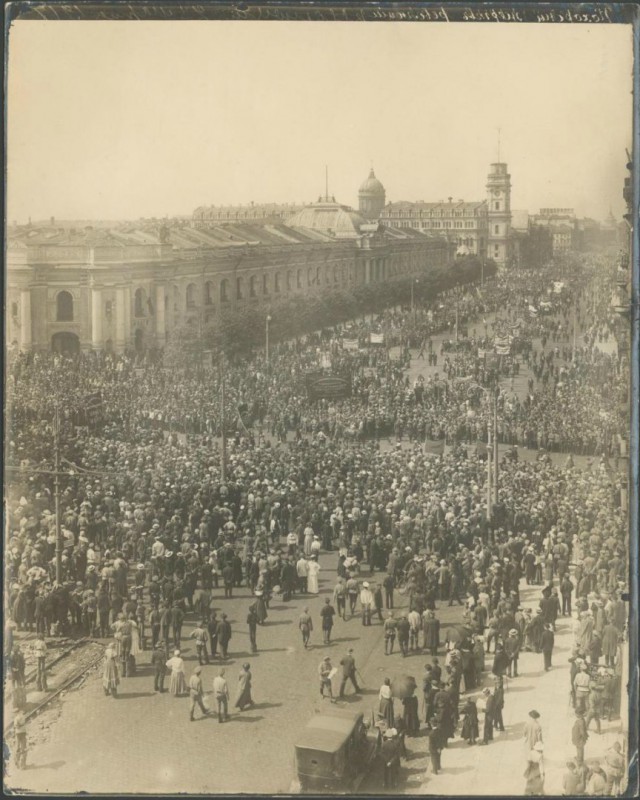 История в фотографиях