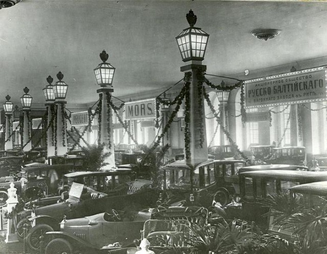 Международная автомобильная выставка в Михайловском манеже. 1913г.
