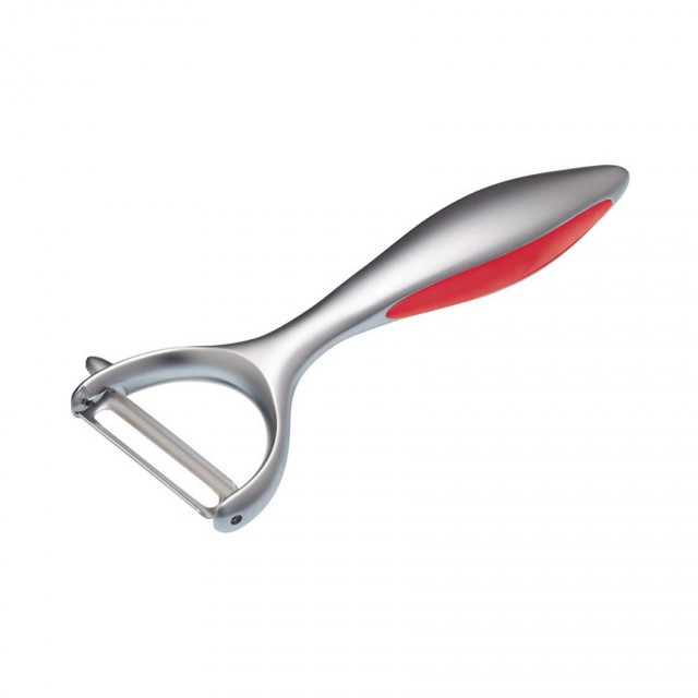 Москвичка напала с ножом на будущего свекра за то, что он выкинул ее кота