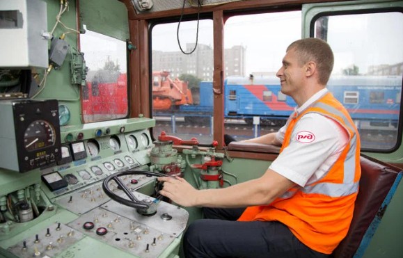 «Роллтон» для машиниста. Как кормят в РЖД