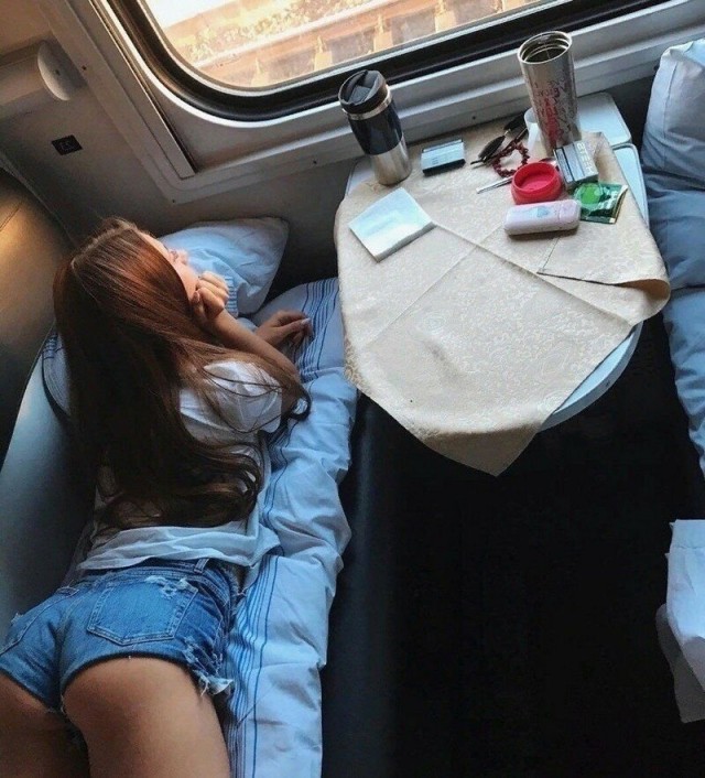 Фотографии красивых попутчиц в поездах