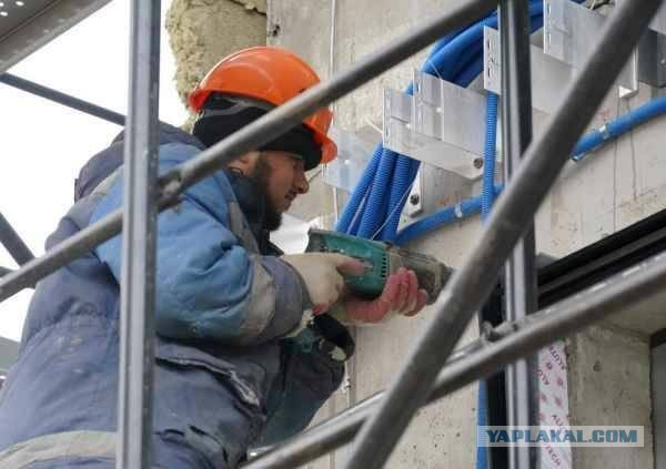 Эксперт объяснила, почему трудовые мигранты больше не хотят работать в РФ.