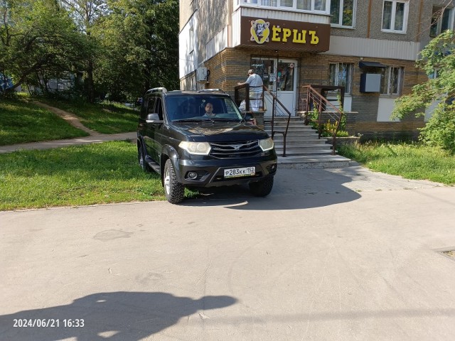 И такой важный сидит...