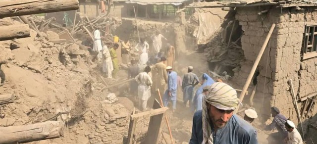 В Афганистане спасатели после землетрясения помогали только мужчинам