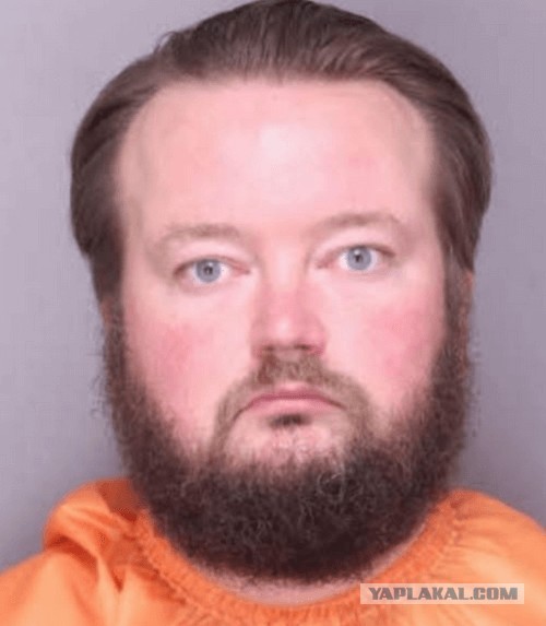 Помощник учителя арестован за то, что регулярно распылял в школе аэрозоль с запахом кишечных газов