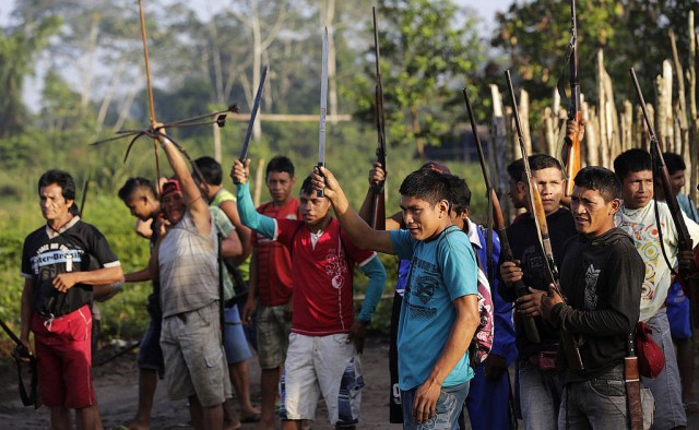 Воины джунглей Амазонки борются с  лесорубами
