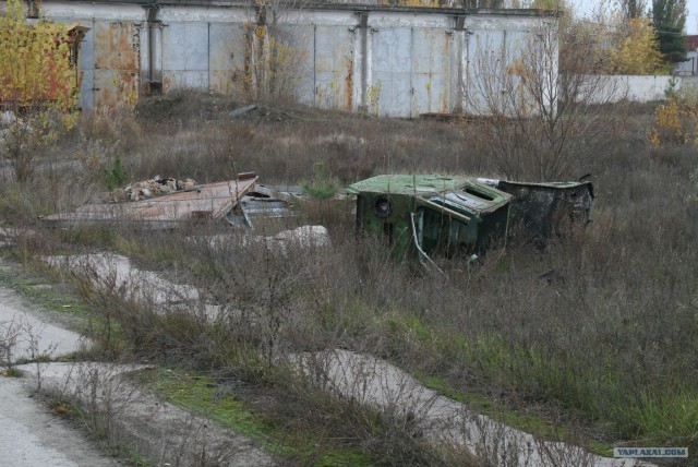 Заброшенная танковая база.