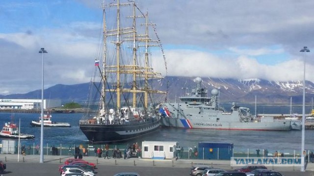 Парусник "Крузенштерн" протаранил два корабля